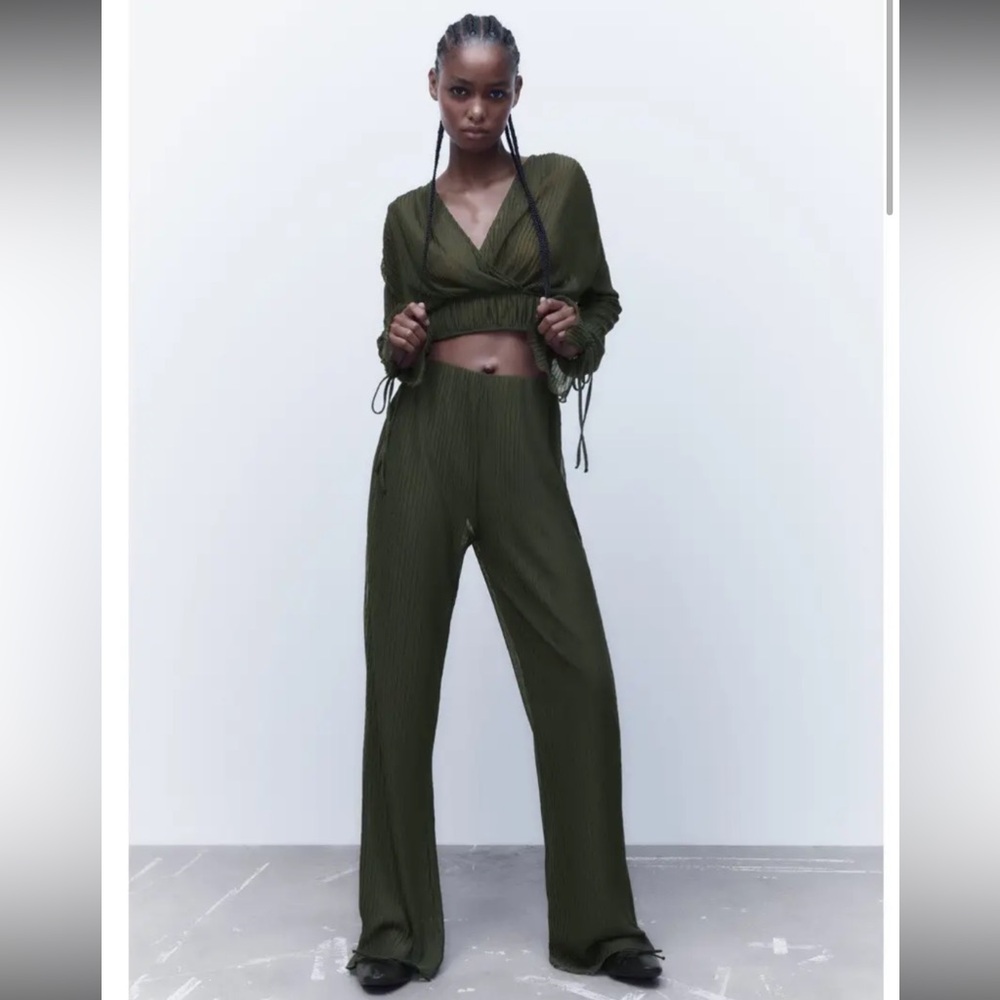 🌿 Zara Relaxed Pleaded Sheer Flowy Pants in Dark Green, M